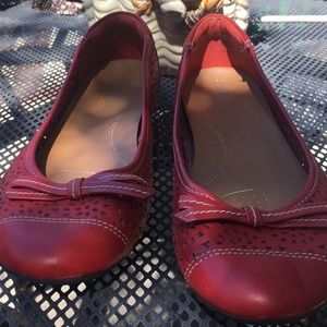 Clark’s Red flats -Bendables size 7-leather upper